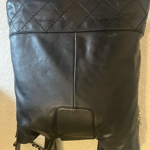 CHANEL Black Leather Shoulder Tote with Chain-Detail Strap - Picture 2 of 5